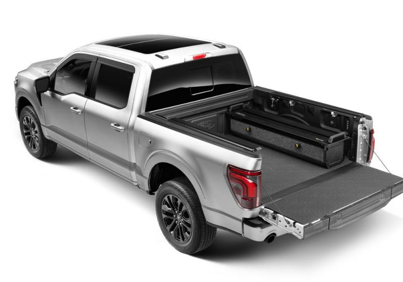 RealTruck 04-24 Nissan Titan CC 5.5ft Bed (w or w/o Utilitrack) RetraxPRO EZ-Off FRC-4000